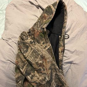 Brand new SMALL women’s carhartt. Worn maybe 1 time!